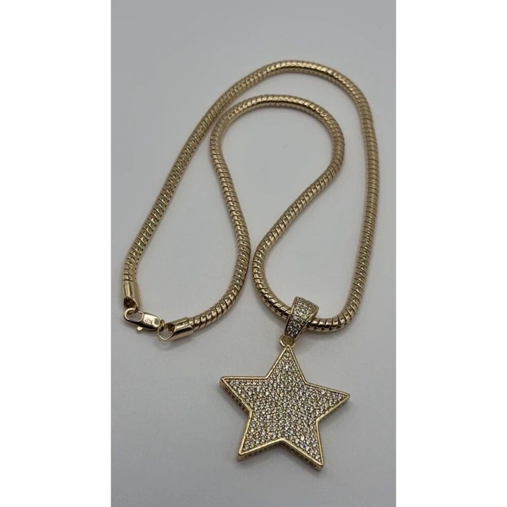 Cadena chapada en oro